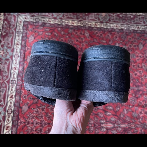 WEMBLEY Barely Worn True Black w/ Charcoal Trim Moccasins Slippers Sz L 9.5 10.5 - Picture 5 of 7
